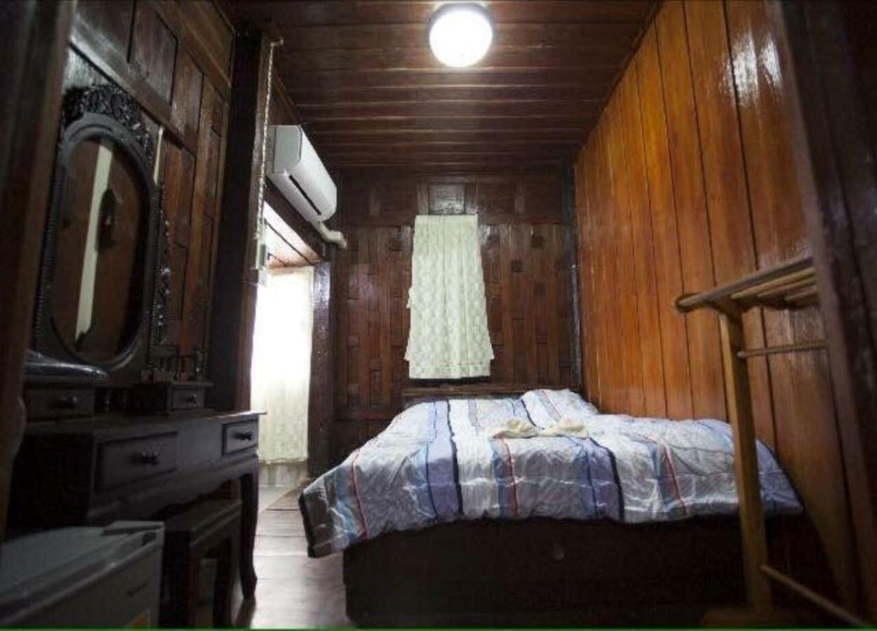 Solarcell Walking Street Homestay - โซล่าเซลล์ถนนคนเดินโฮมสเตย์ Ban Nong Nam Khan Exterior foto