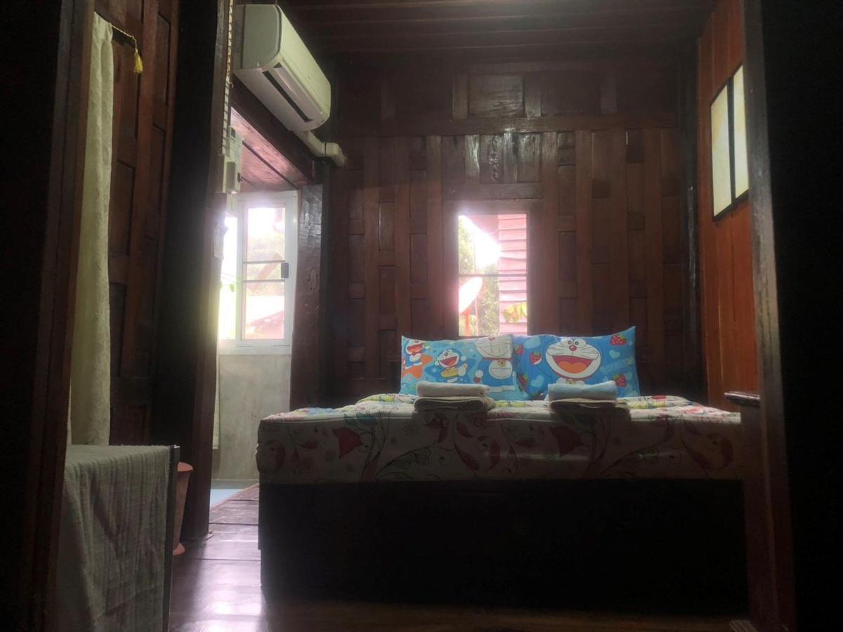 Solarcell Walking Street Homestay - โซล่าเซลล์ถนนคนเดินโฮมสเตย์ Ban Nong Nam Khan Exterior foto