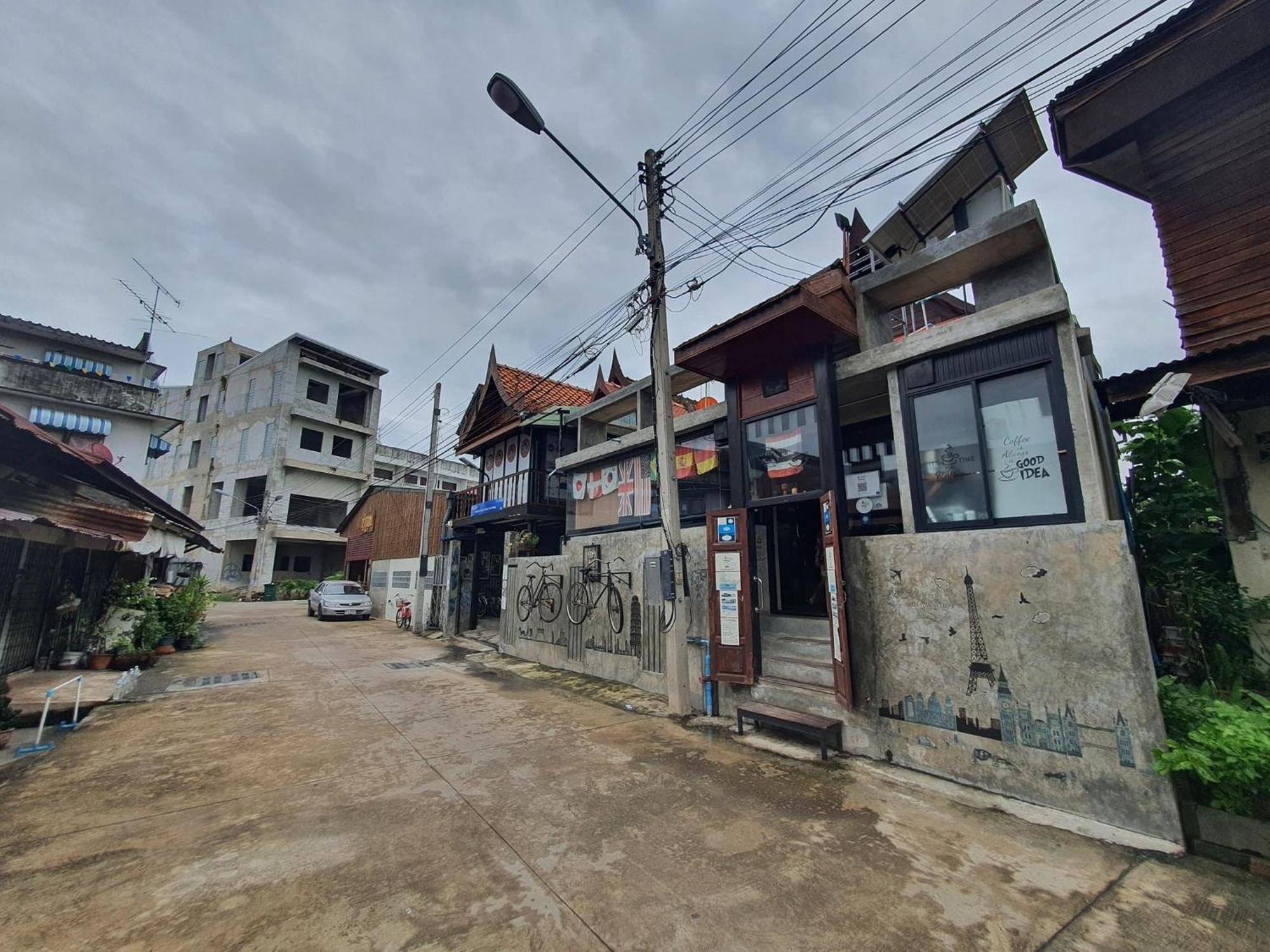 Solarcell Walking Street Homestay - โซล่าเซลล์ถนนคนเดินโฮมสเตย์ Ban Nong Nam Khan Exterior foto